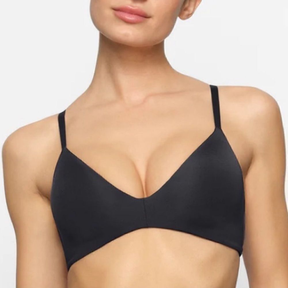 NWT SKIMS Wireless Form T Shirt Demi Bra In Onyx Black Seamless Padded Bra